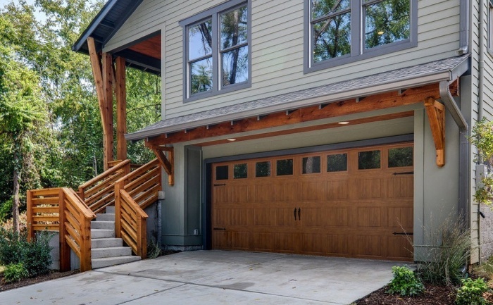 5 советов, чтобы сохранить деревянную дверь гаража в хорошем состоянии
