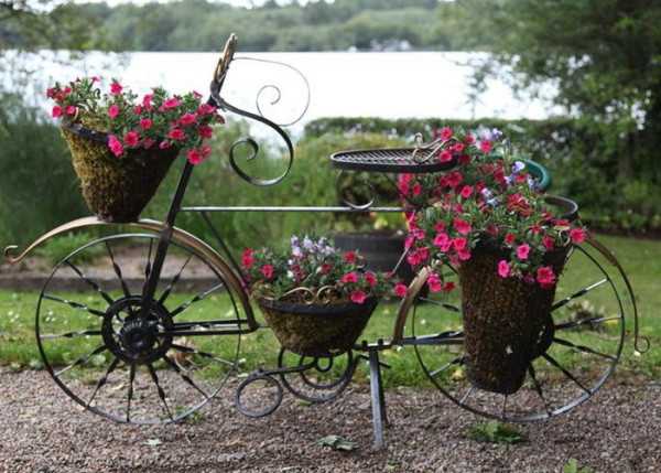 Велосипед, украшенный цветами